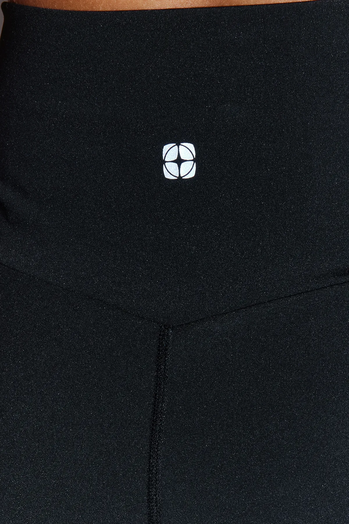 Trendyol Collection  Schwarze, gerüschte Restorer-Reflektor-Print-Sportshorts/kurze Leggings aus Strick mit lockerer Passform THMSS24TY00004