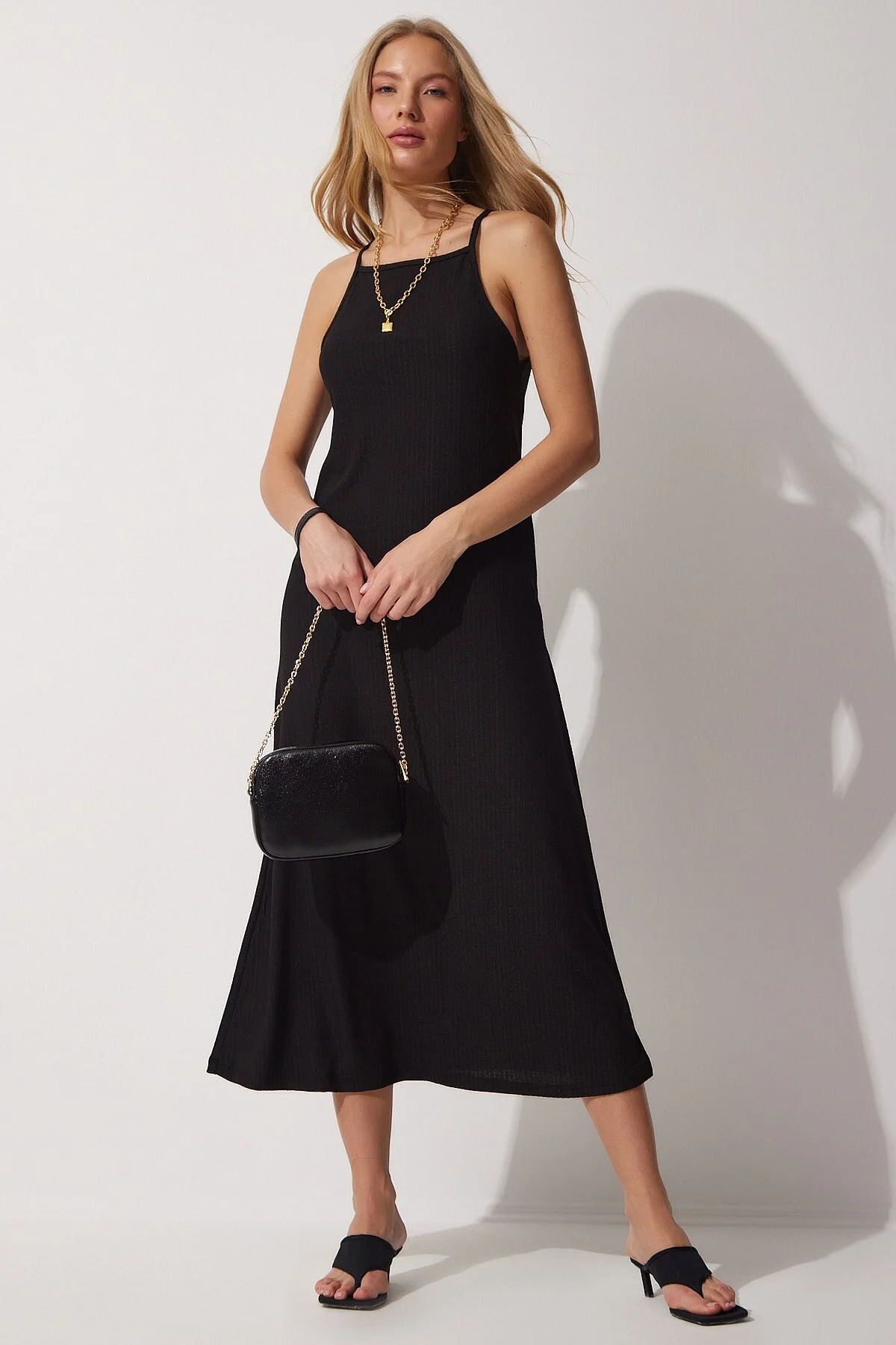 Happiness İstanbul  Schwarzes langes Sommerstrickkleid mit Trägern für Damen DZ00078