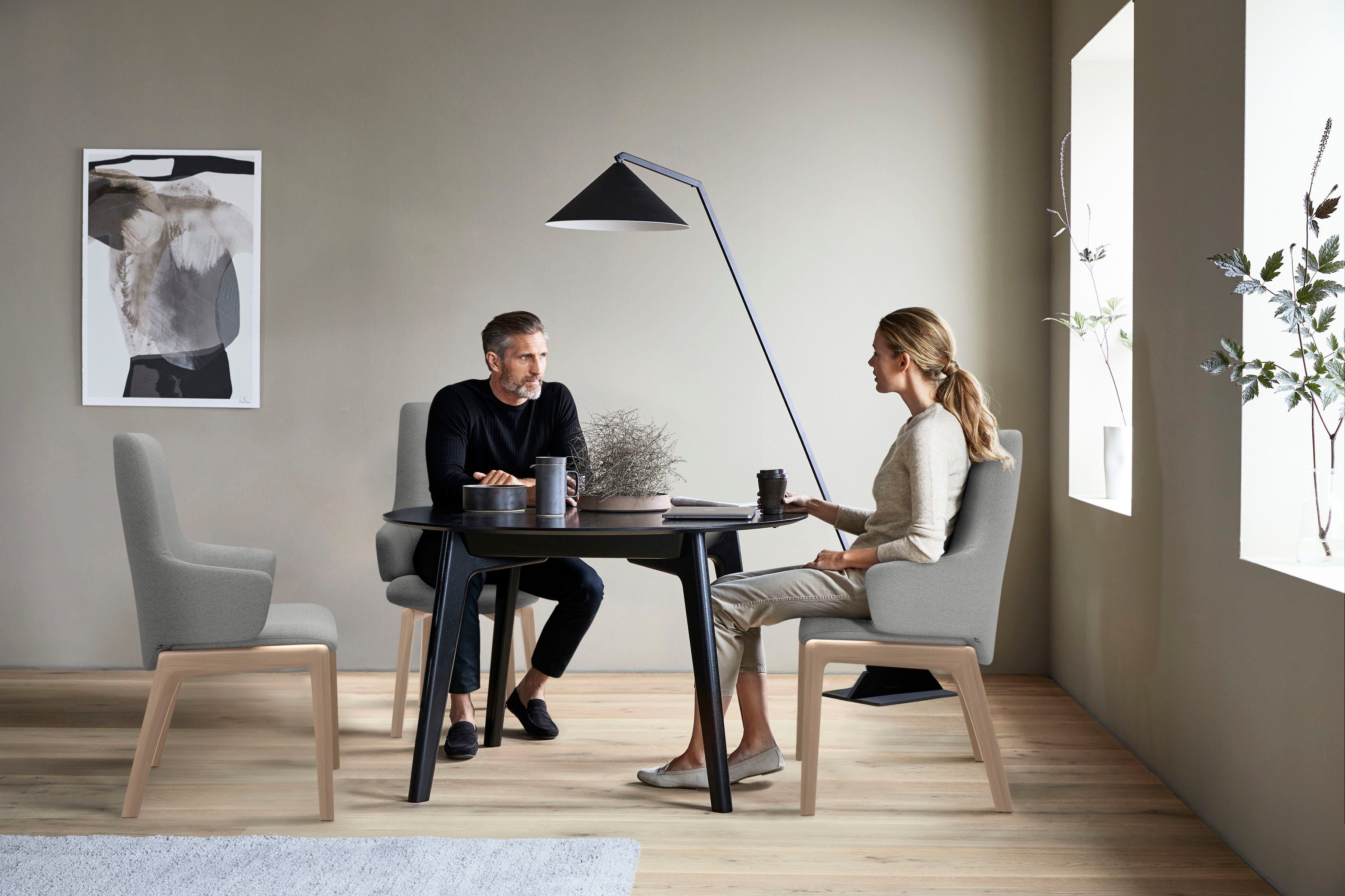 Stressless® Polsterstuhl Laurel, High Back mit Armlehne, Größe L, mit abgerundeten Beinen in Walnuss