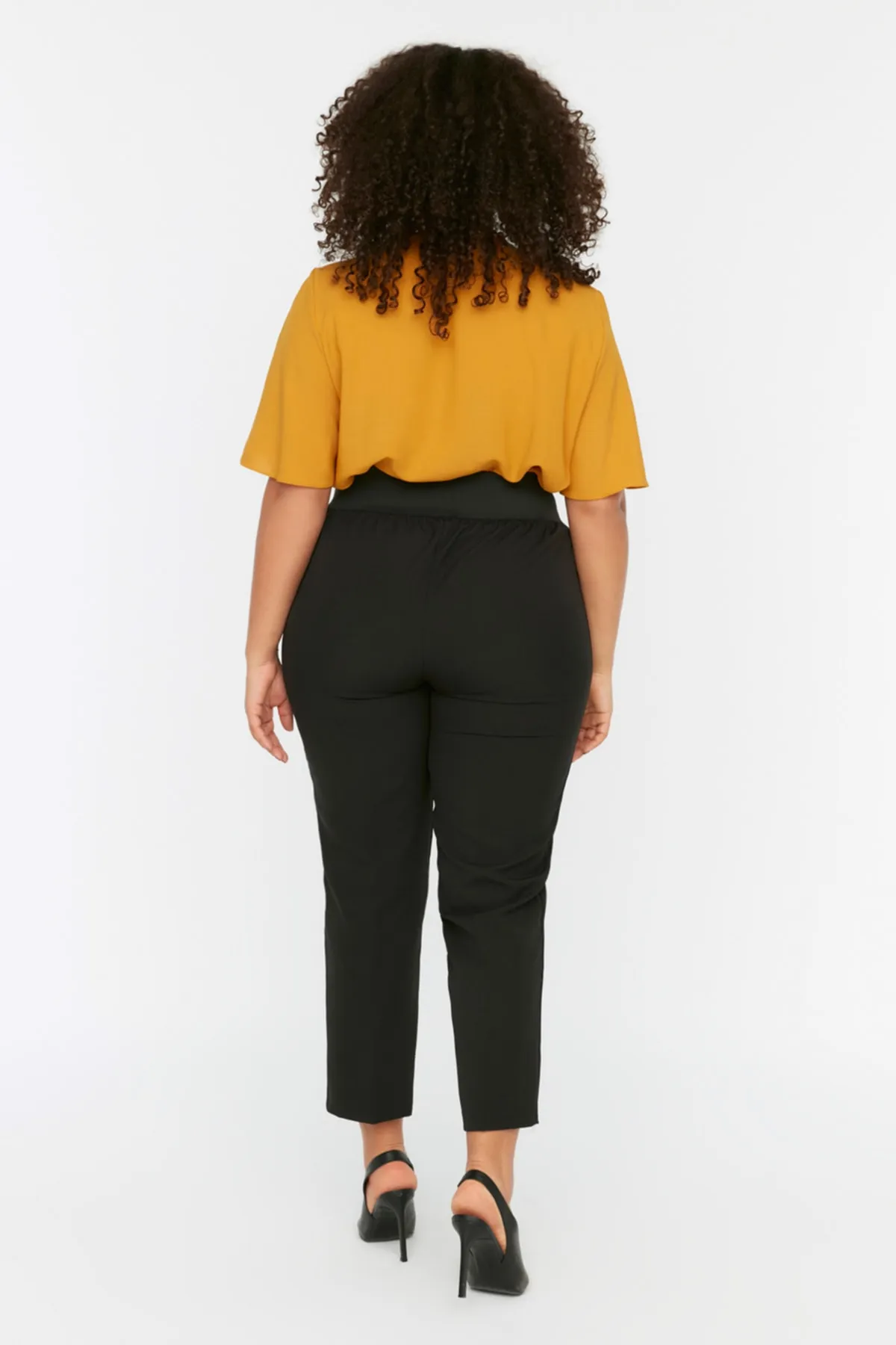 Trendyol Curve  Schwarze gewebte Hose mit elastischem Bund TBBSS22AR0020