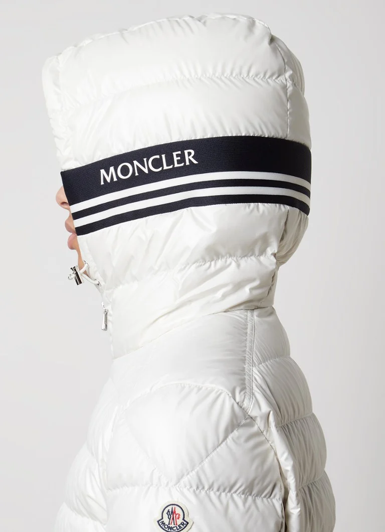 Jachetă matlasată Moncler Cornour cu umplutură de puf și buzunare laterale.