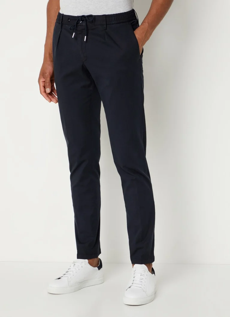 Pantaloni chino Profumo slim fit, confecționați din amestec de lyocell, cu buzunare laterale.