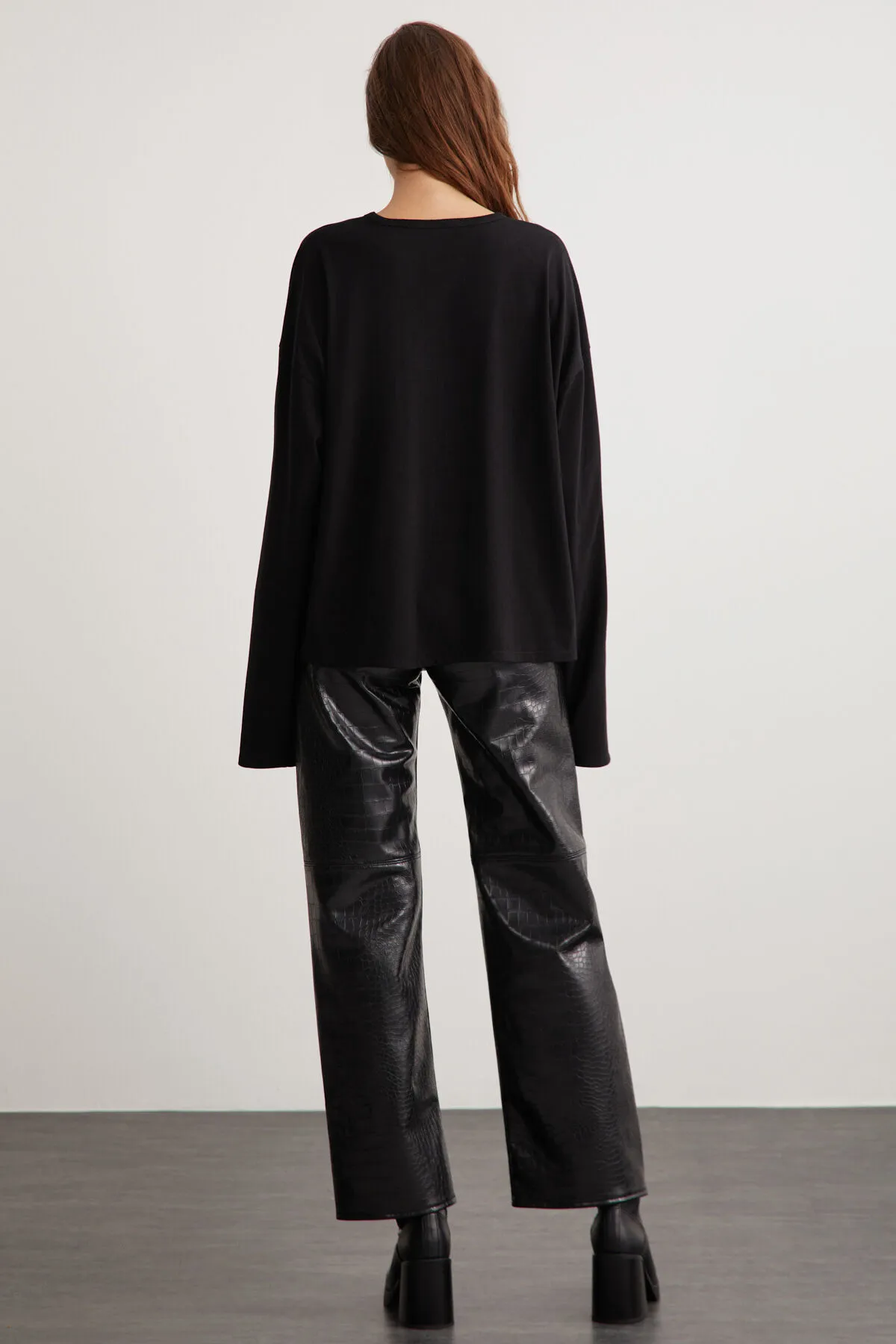 GRIMELANGE  Basıl Damen-T-Shirt aus 100 % Baumwolle, Rundhalsausschnitt, Oversize-Passform, langärmlig, Schwarz