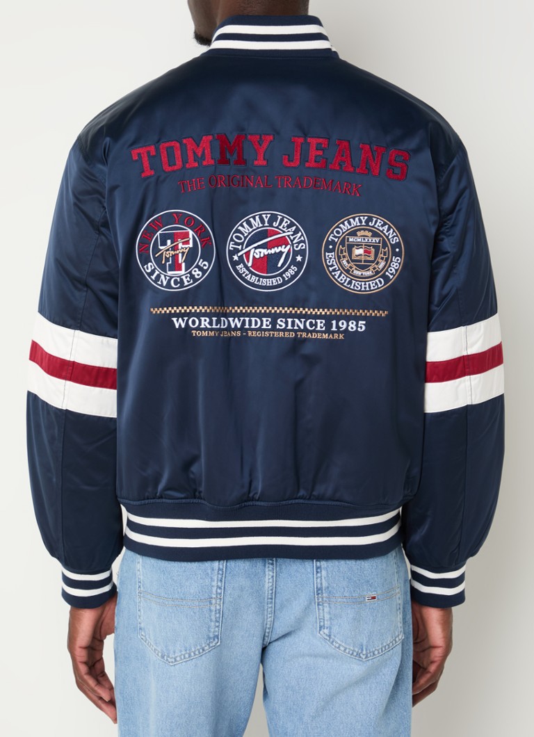 Μπουφάν μπέιζμπολ Tommy Hilfiger από καπιτονέ σατέν με κέντημα λογότυπου