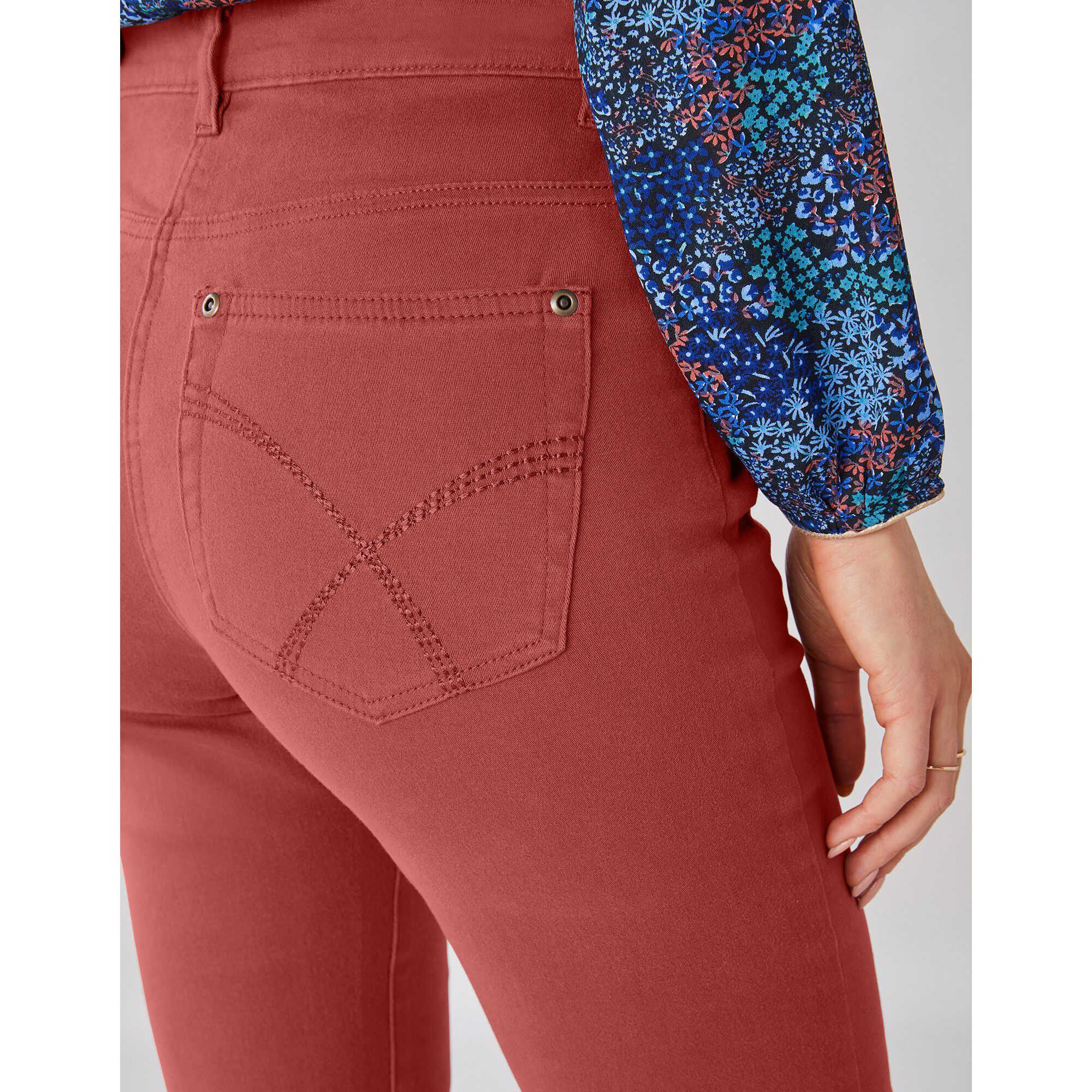 Pantalon sculptant coupe 5 poches