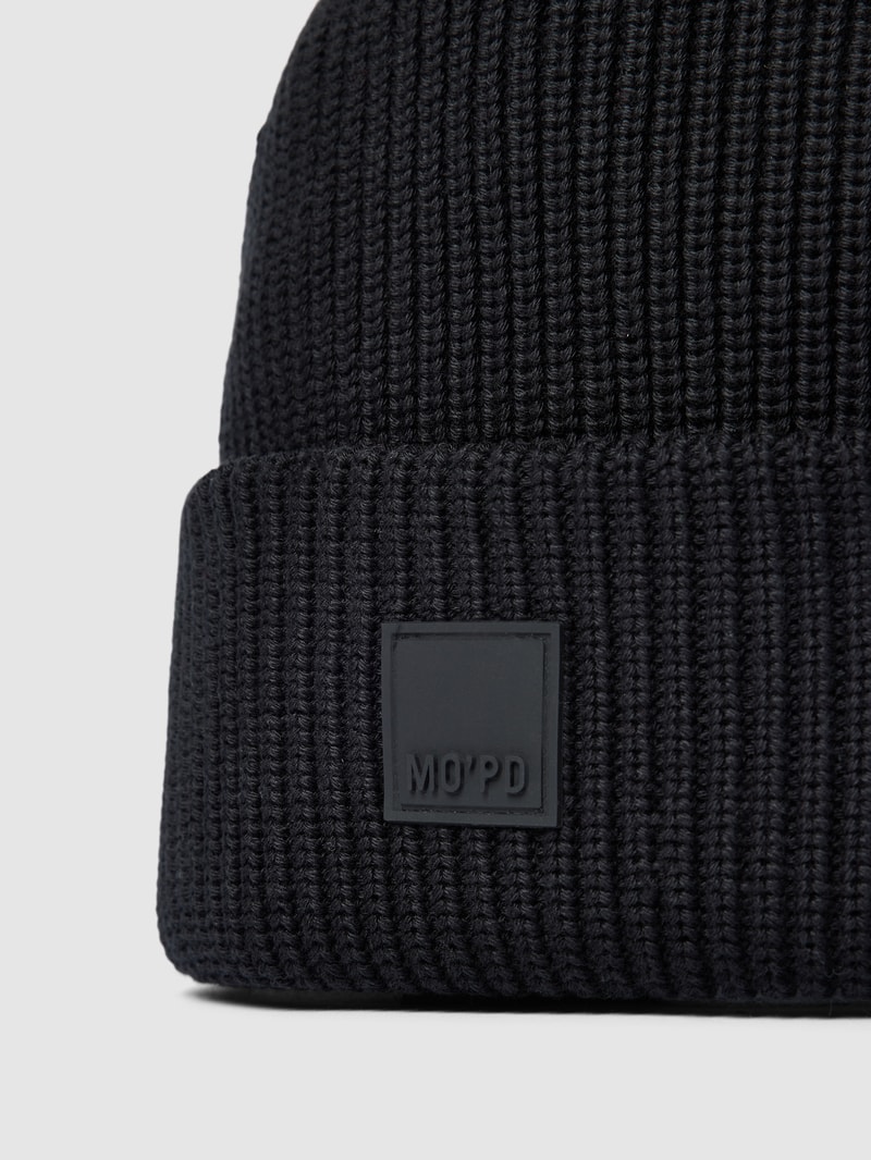 Beanie mit Label-Detail in schwarz