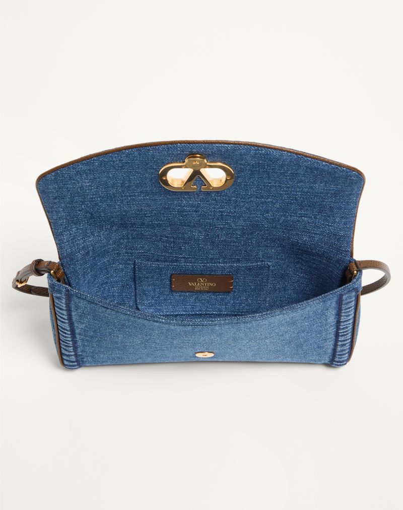 Bolsa de ombro pequena Valentino Garavani Devain em jeans