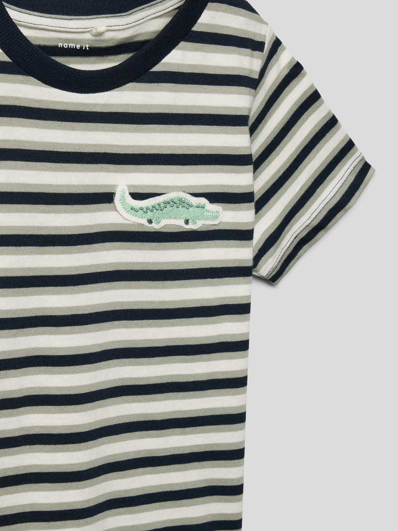 T-Shirt aus Baumwolle mit Motiv-Patch Modell 'DIK' in marineblau