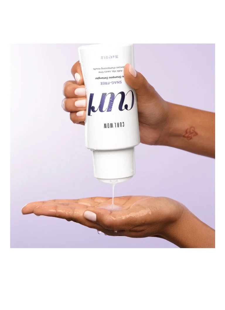 Descurcător pre-șampon Color Wow Curl Snag Free – un descurcător pre-șampon pentru părul creț