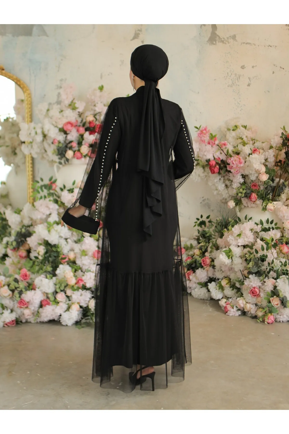 Modamorfo  Doppelte Abaya mit Perlen am Kragen und an den Ärmeln und Schnürung an der Taille