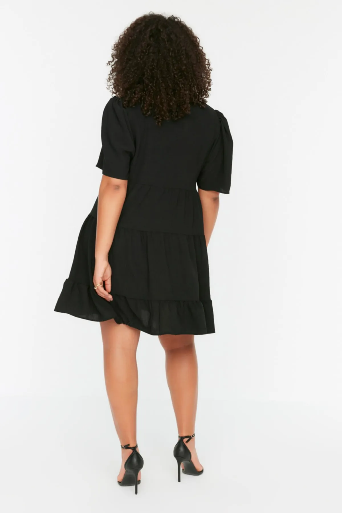 Trendyol Curve  Schwarzes gewebtes Volantkleid TBBSS22EL1597