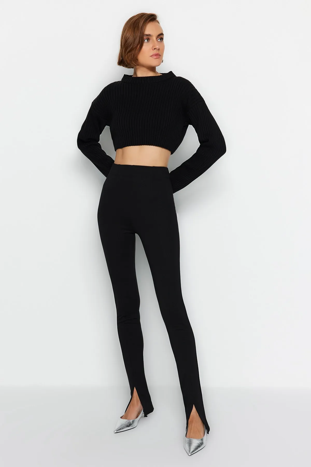 Trendyol Collection  Schwarze lange Strickhose mit Schlitz und detaillierten Details