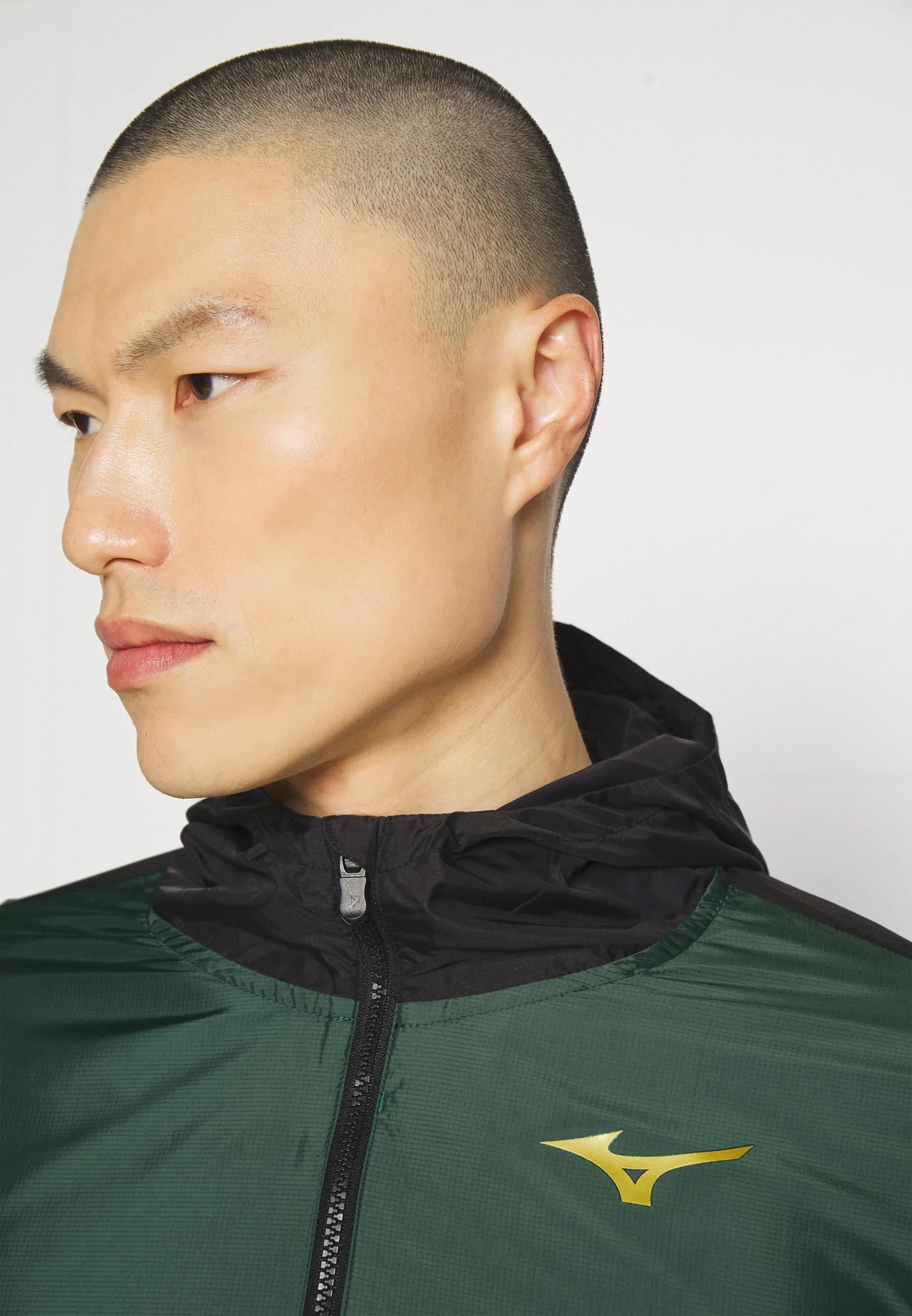 Chaqueta con capucha Mizuno - Cortavientos