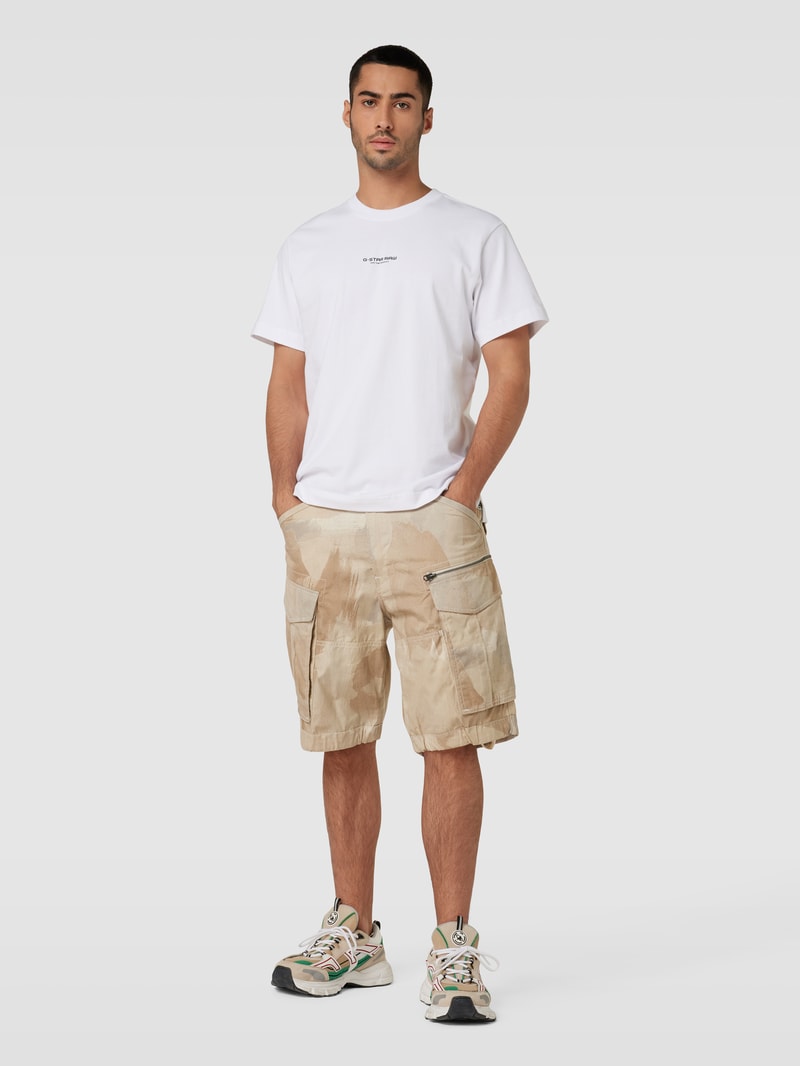Cargoshorts mit Camouflage-Muster in weiß
