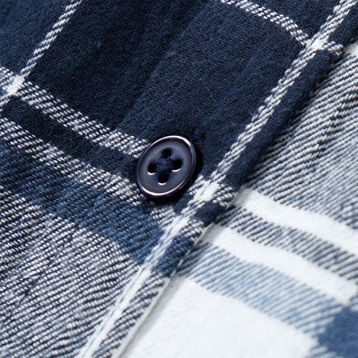 Jungen Flanellhemd im Karo-Look