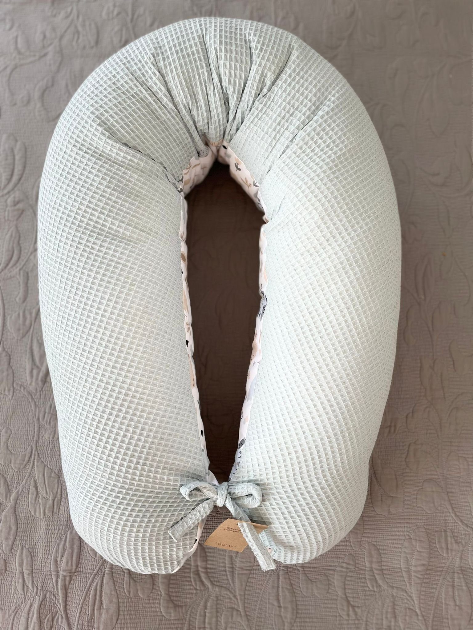 Loolay Stillkissen Waffelpique Seitenschläferkissen XXL Schwangerschaftskissen 170 cm, Stillkissen + Bezug (Reißverschluss); Attmungsaktive WAFFEL + GLATT Baumwolle WEICH Stillkissen MUSTERN: HASE Beige/ GRAU, MINZE, WEIß, ROSA, Hochwertiges PREMIUM