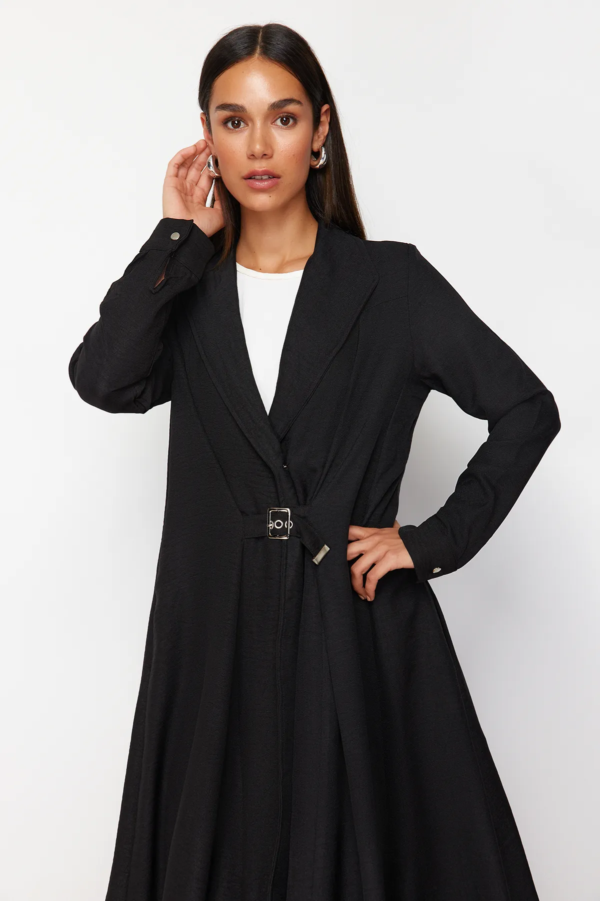 Trendyol Modest  Schwarzes gewebtes Kleid in Leinenoptik mit Gürteldetail auf der Vorderseite TCTSS24EB00194