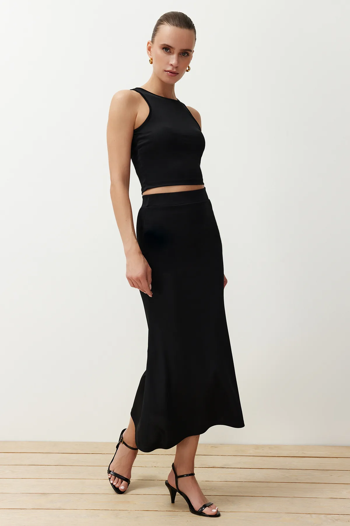 Trendyol Collection  Schwarzes Crop-Fitted/Body-Fitting Zero Arm Flexible Strick-Bottom-Upper-Set TWOSS24AU00030