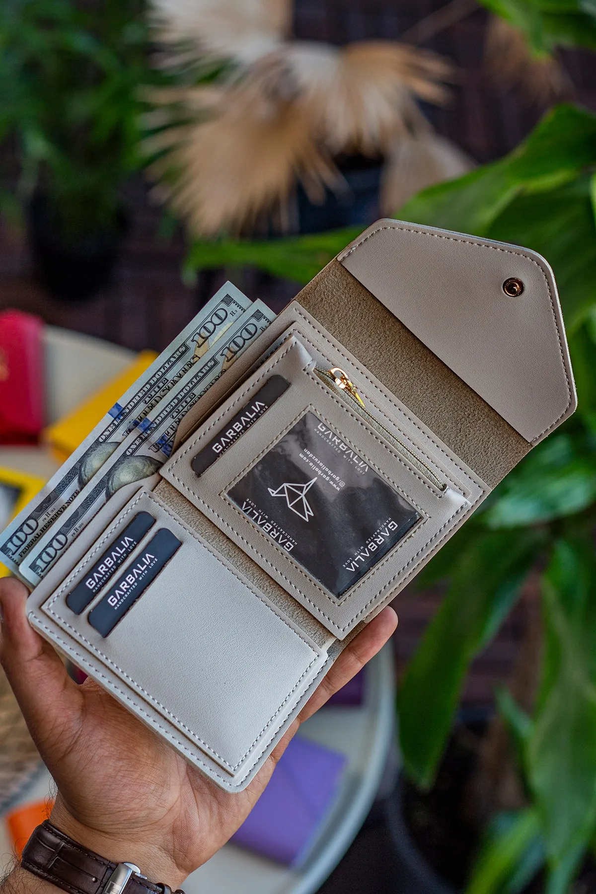 Garbalia  Columbia Mini-Geldbörse aus veganem Leder in Beige mit Münzfach und losem Kartenhalter