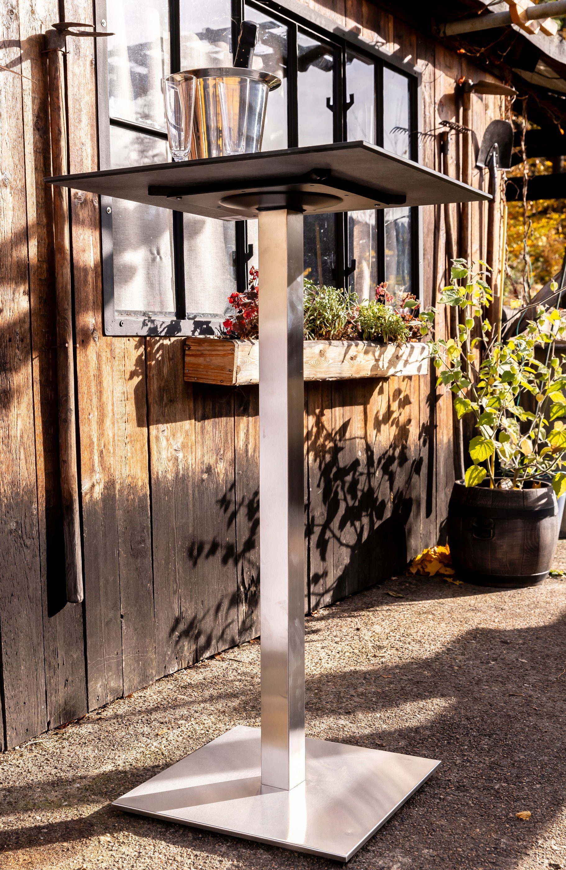 ONDIS24 Stehtisch Gartentisch Bistrotisch Bartisch 59 x 110 (H) cm mit Edelstahlgestell, HPL Tischplatte für In- & Outdoor