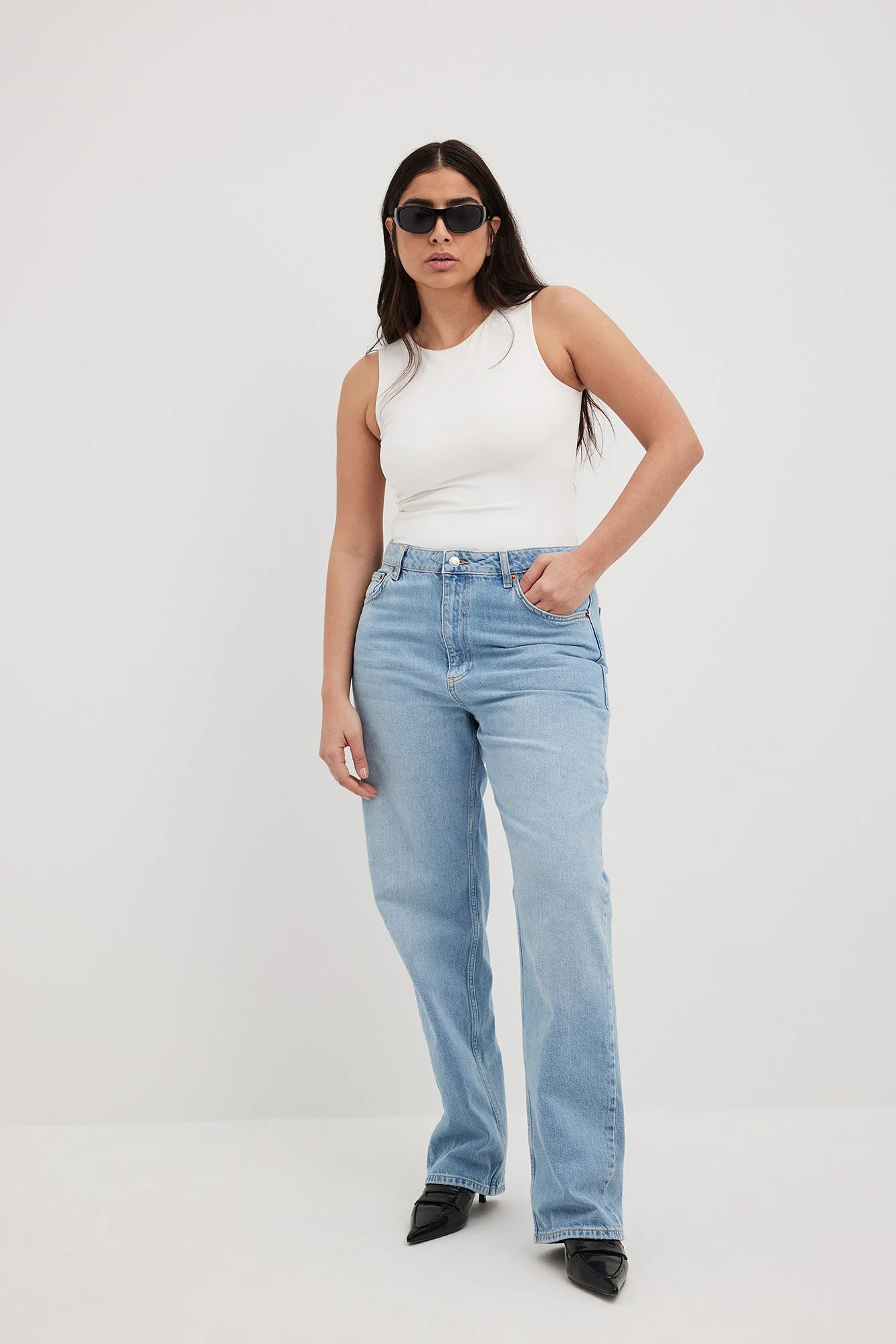 Gerade geschnittene Jeans mit hoher Taille