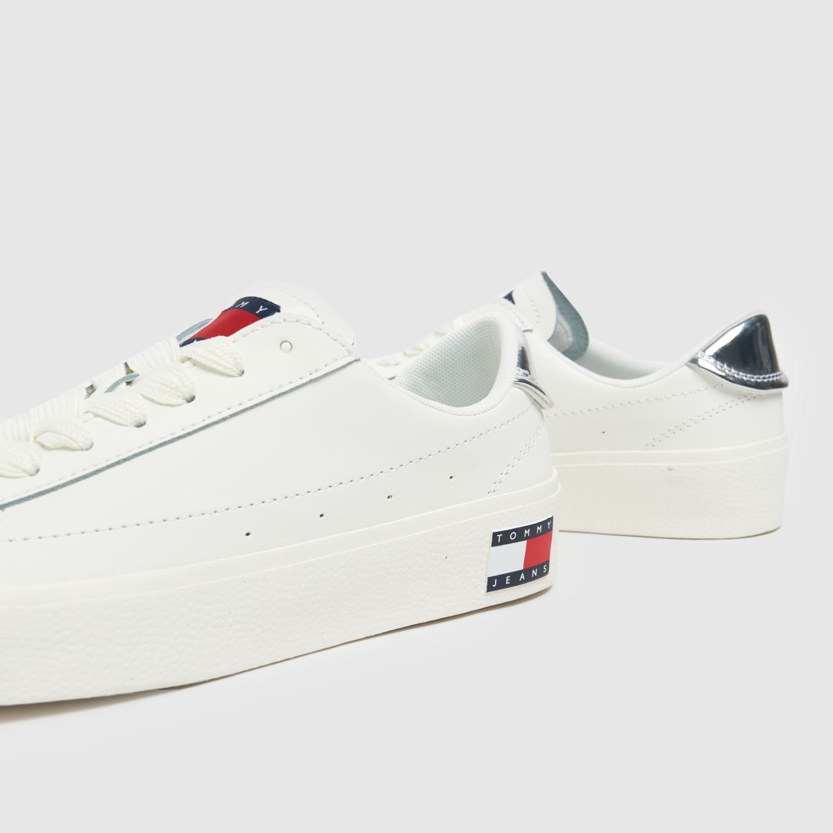 Tommy Jeans – Vitt lädersneakers i vulcfärgat läder