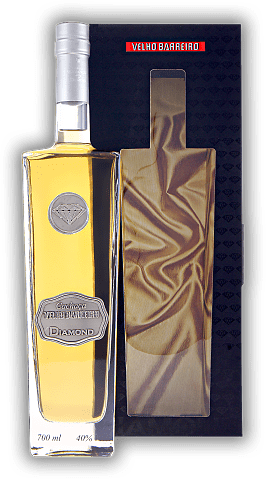 Velho Barreiro Diamond 5 Years Cachaca Limited Edition Velho Barreiro Diamond 5 Years Cachaca Limited Edition Eine Spezialität aus Lateinamerika. Alter 5 J. - 0,7	 Liter - Vol 40%