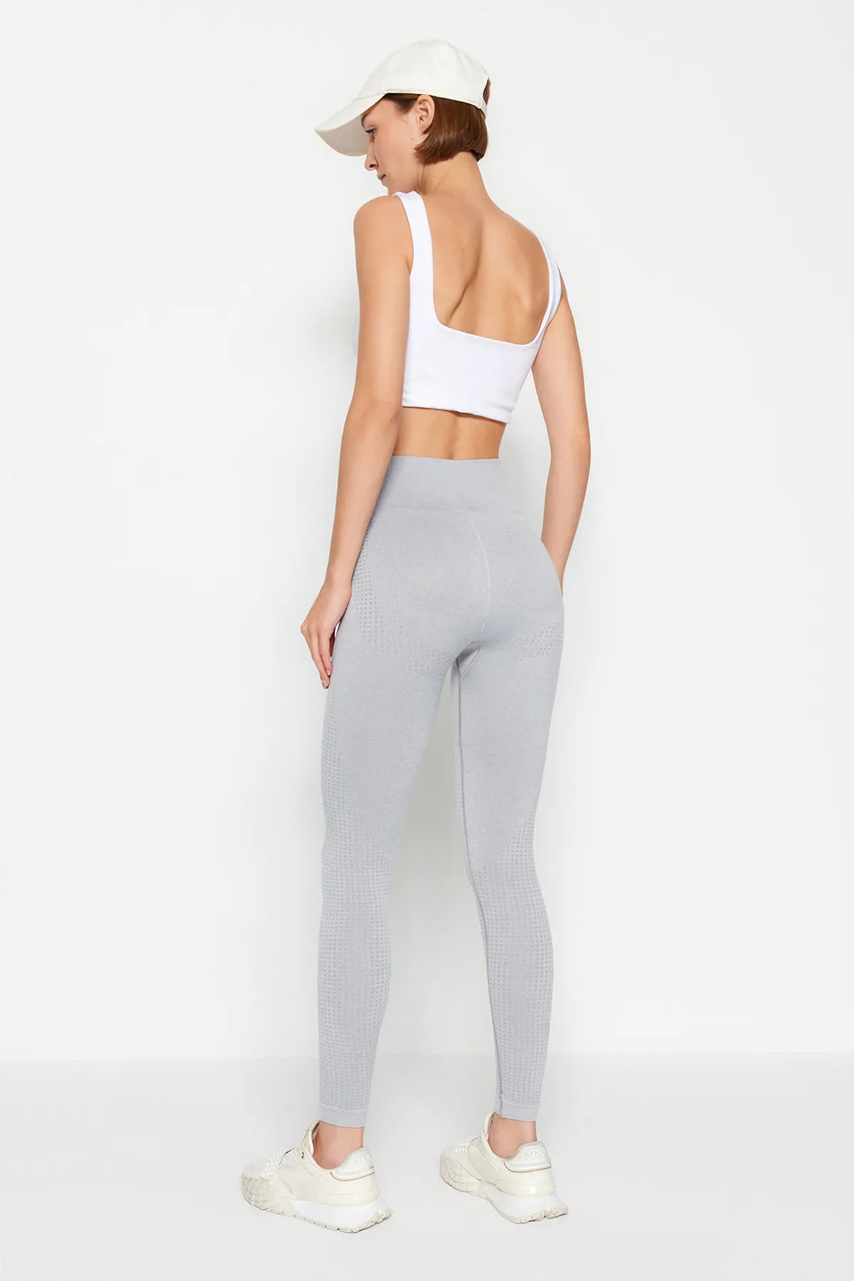 Trendyol Collection  Graue nahtlose/nahtlose gestrickte Sport-Leggings in voller Länge TWOSS21TY0024