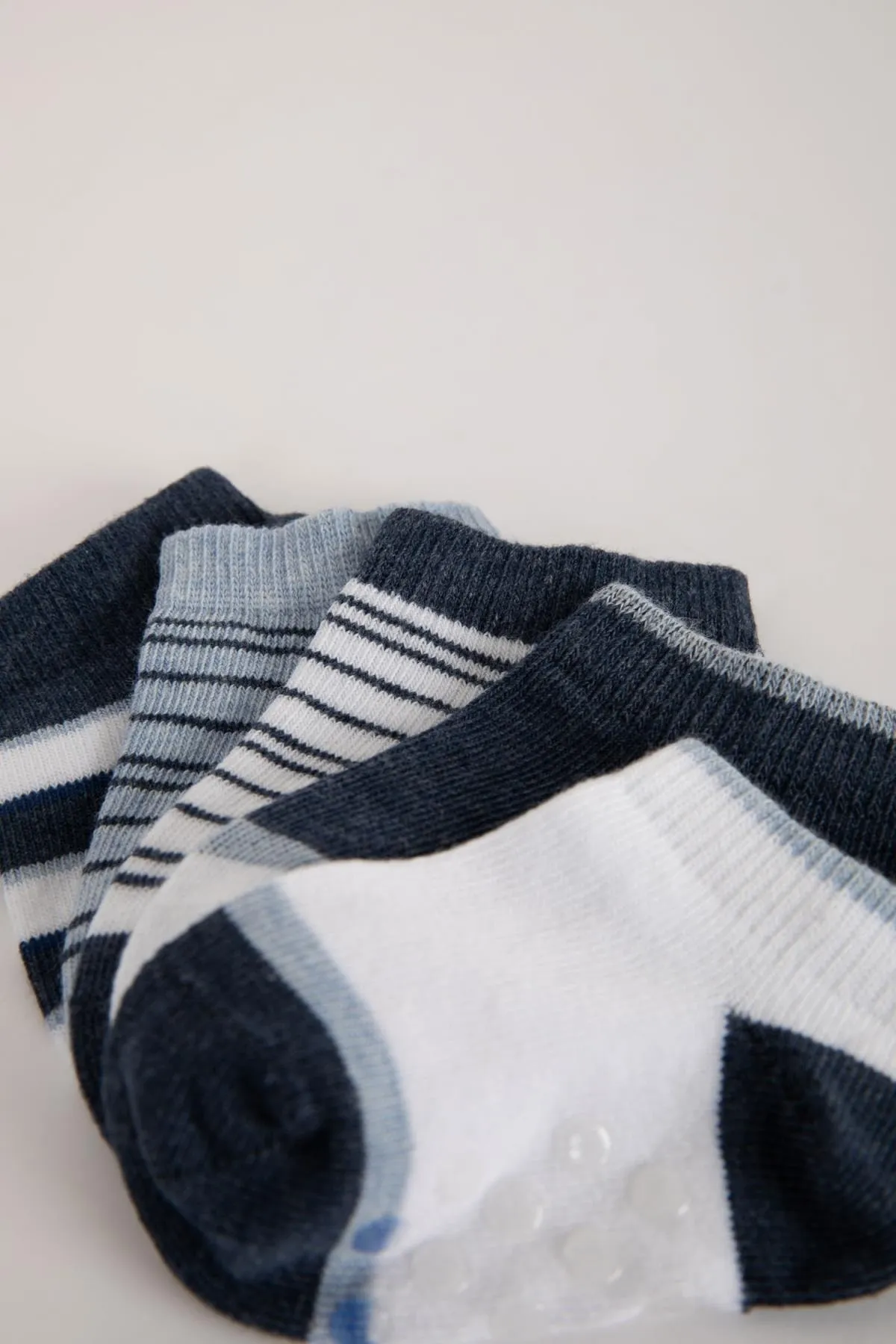 DeFacto  Nahtlose 5-teilige Baby-Socken aus Baumwolle für Jungen A1405a5ns