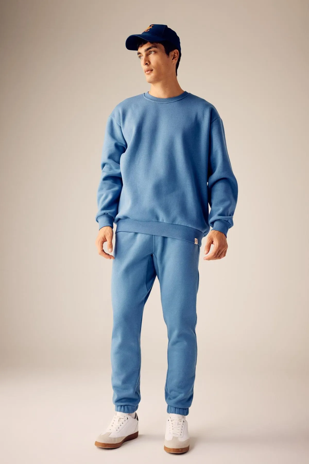 DeFacto  Basic-Sweatshirt mit Rundhalsausschnitt in Oversize-Passform T5139az23au