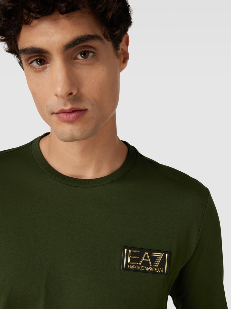 Longsleeve mit Label-Patch in olivgrün