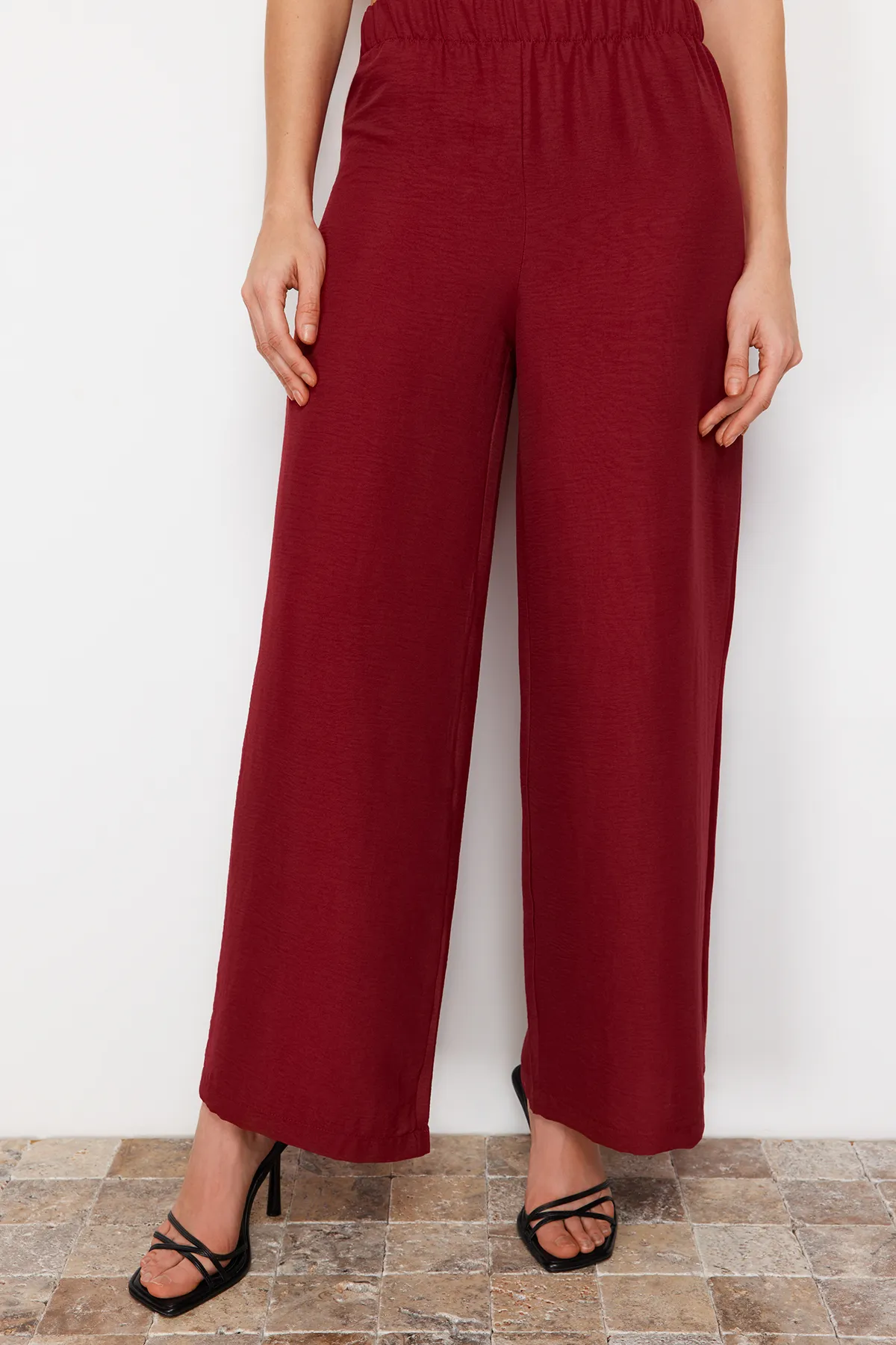 Trendyol Modest  Rotes gewebtes Oberteil- und Unterteil-Set TCTSS24US00061