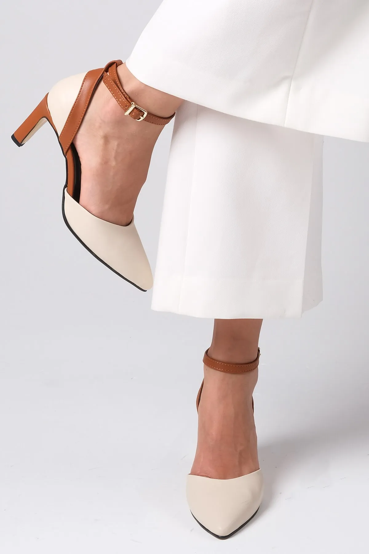 Mio Gusto  Luna Beige Damenschuhe mit Knöchelriemen und Absatz