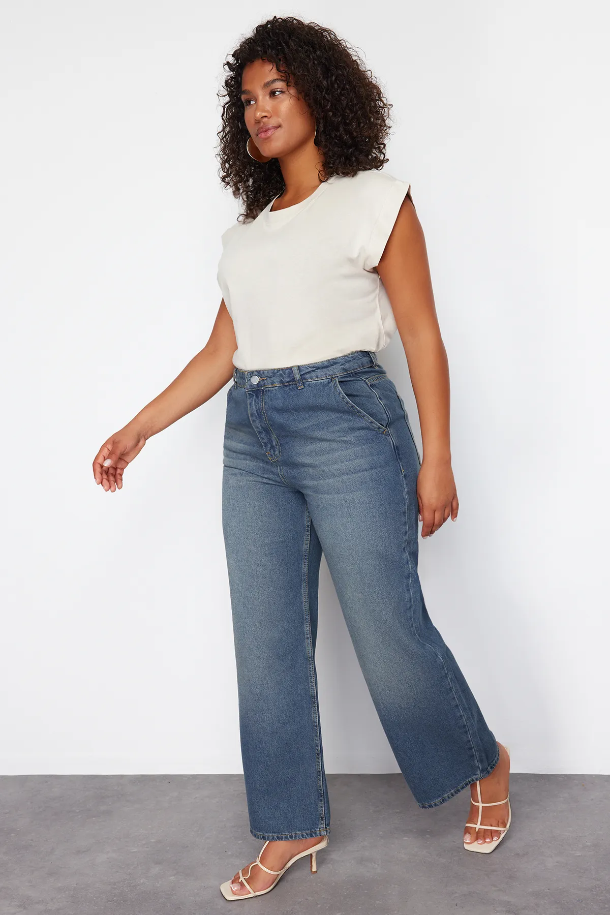 Trendyol Curve  Blaue Hose mit hoher Taille und weitem Bein - TBBSS24CJ00048
