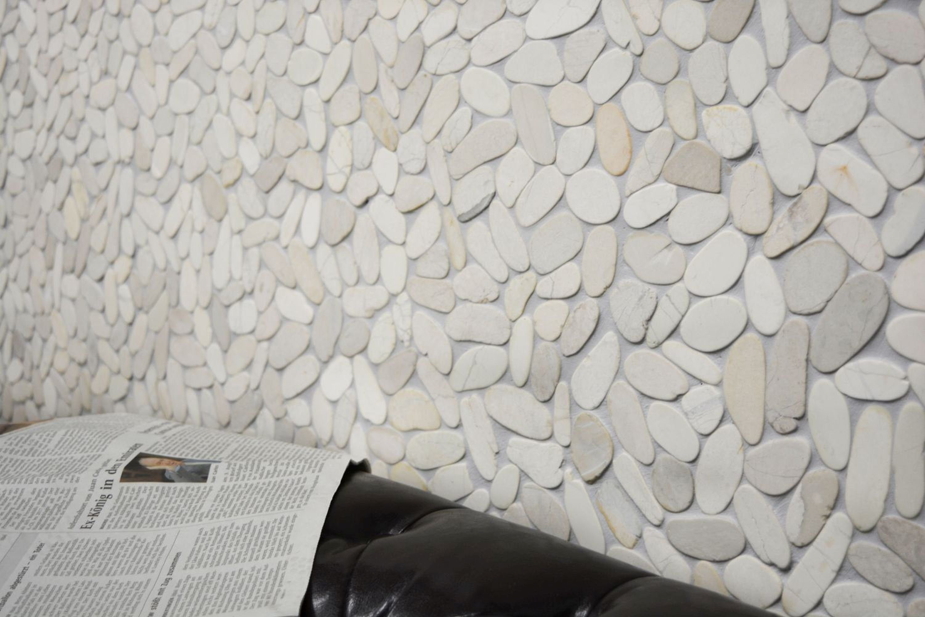Mosani Mosaikfliesen Flußkiesel geschnitten creme hellbeige Duschtasse Wand Küche Bad