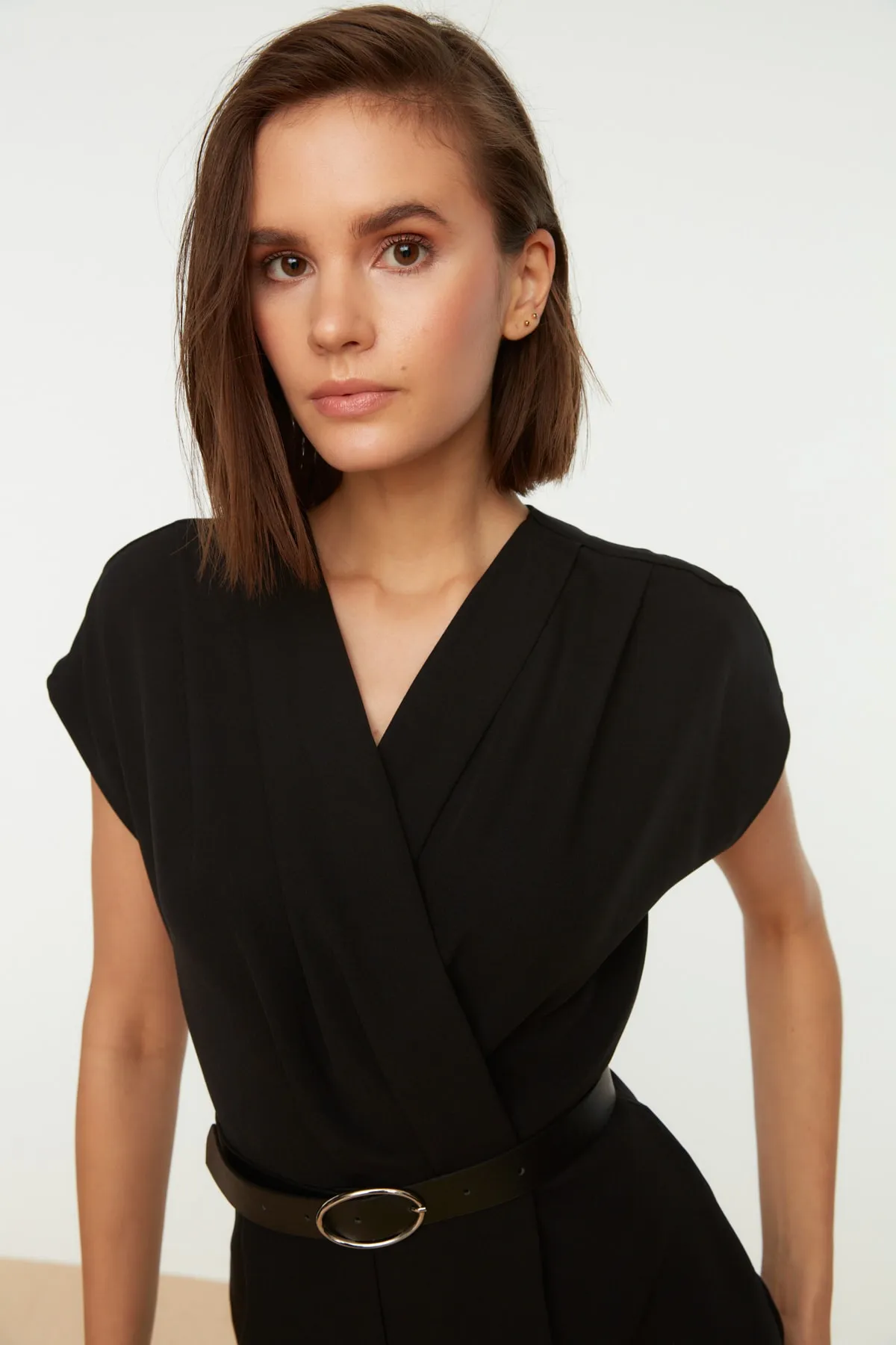 Trendyol Collection  Schwarzer, zweireihiger Maxi-Weboverall mit Gürtel und Kragen TWOSS21TU0004