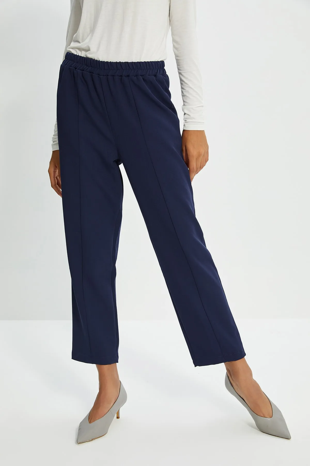 Trendyol Modest  Marineblaue, elastische Taille, gerippte, detaillierte, gerade geschnittene Webhose TCTSS21PL0570