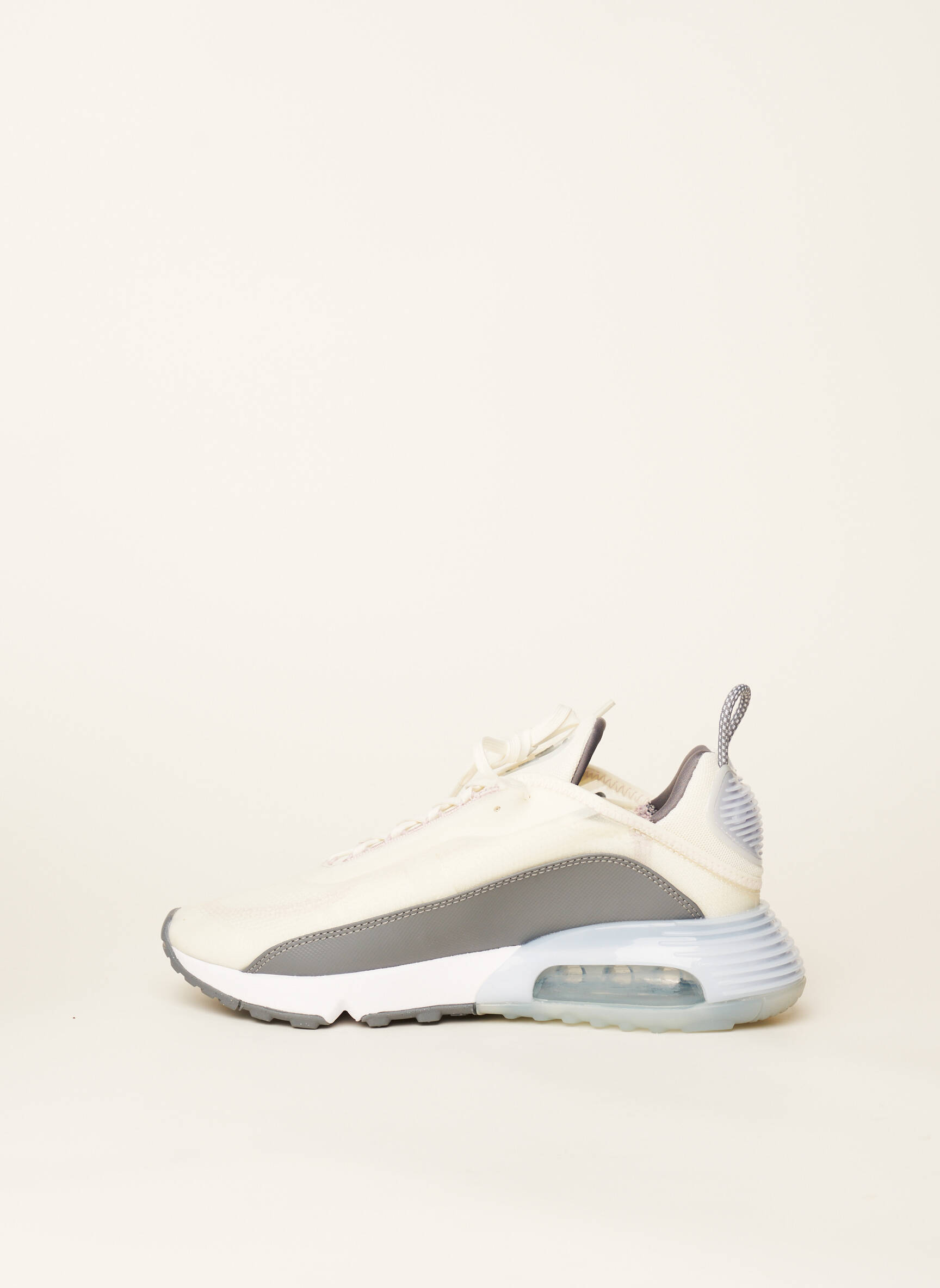 Nike Baskets Femme couleur gris