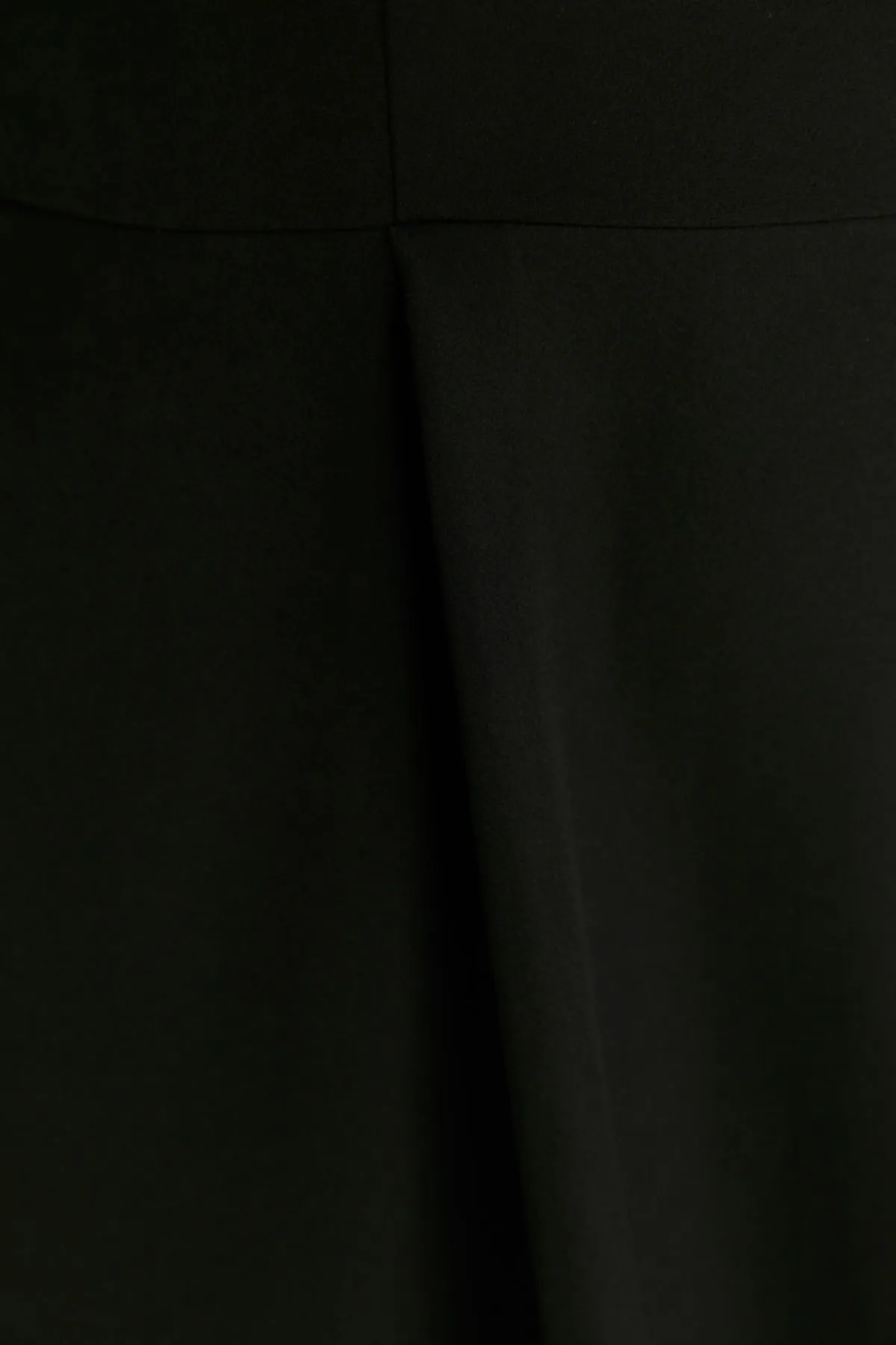 Trendyol Curve  Schwarzes A-Linien-Kleid mit gewebten Taschen und Details TBBSS22EL1598