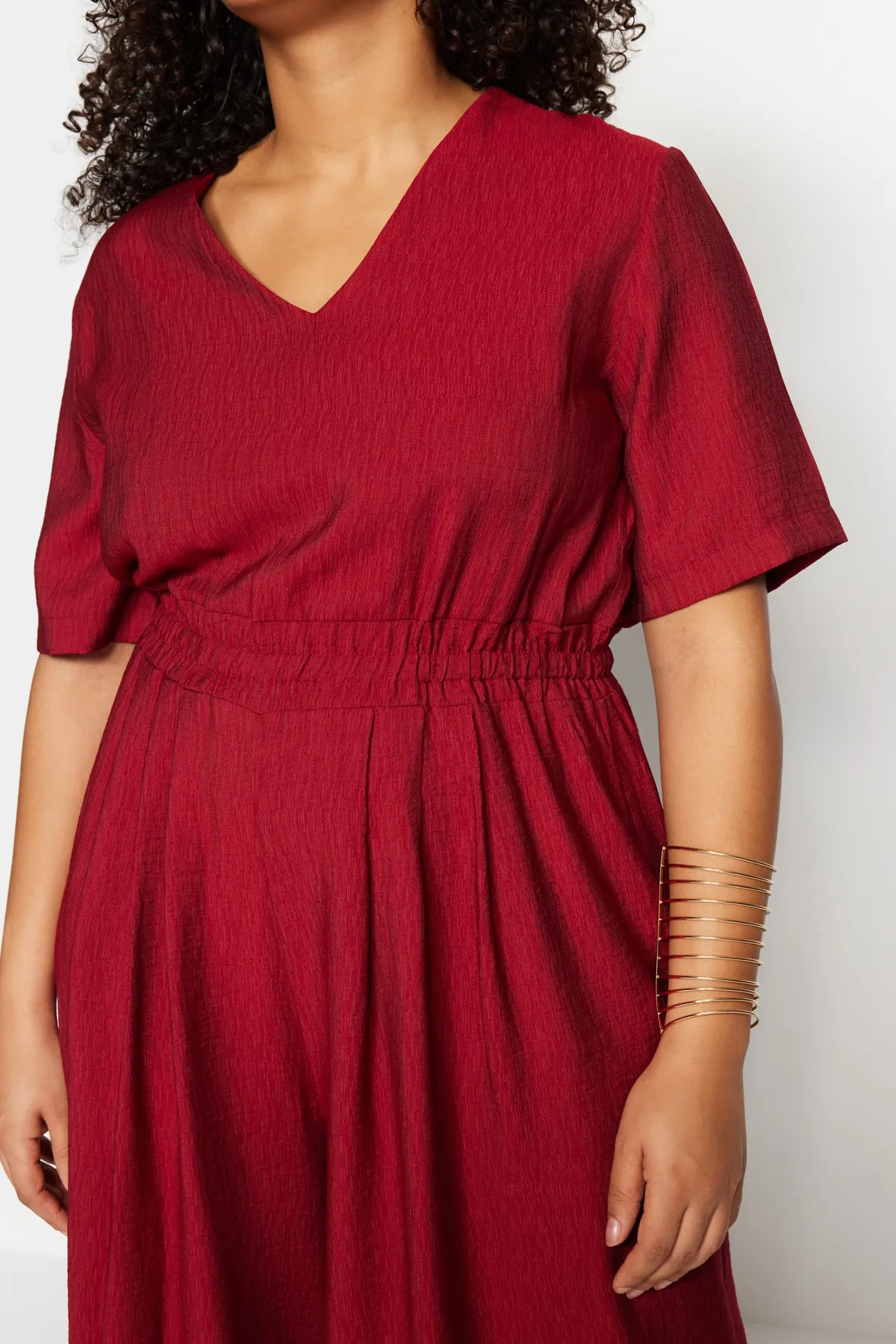 Trendyol Curve  Burgunderfarbener, gewebter Overall mit elastischem Bund TBSSS22BG0017