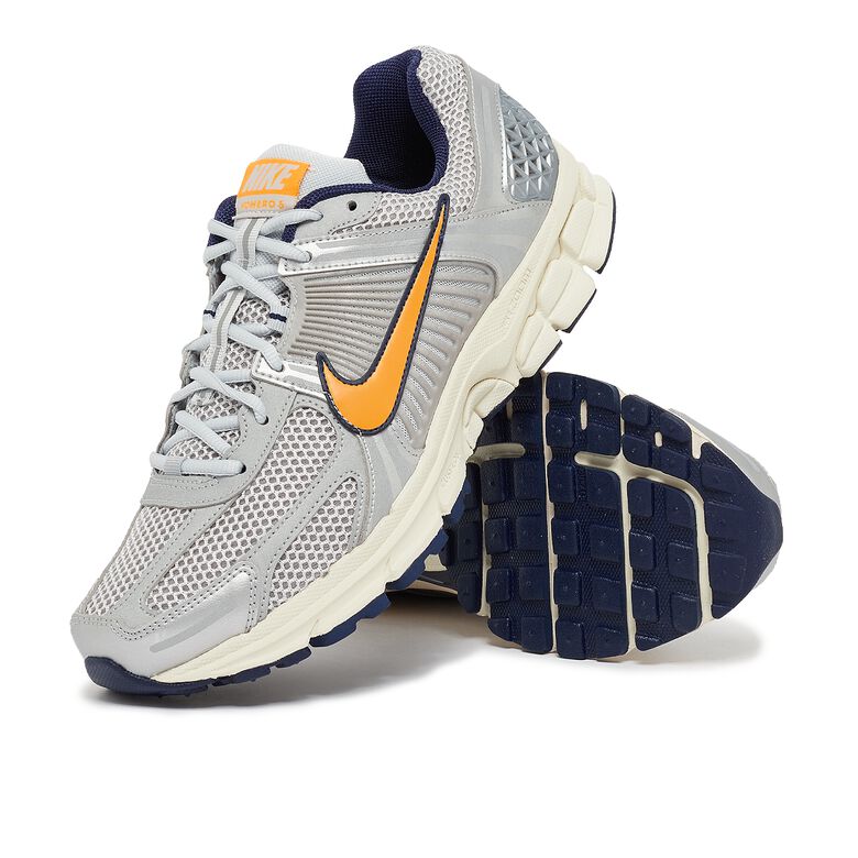 NIKE Wmns Zoom Vomero 5 