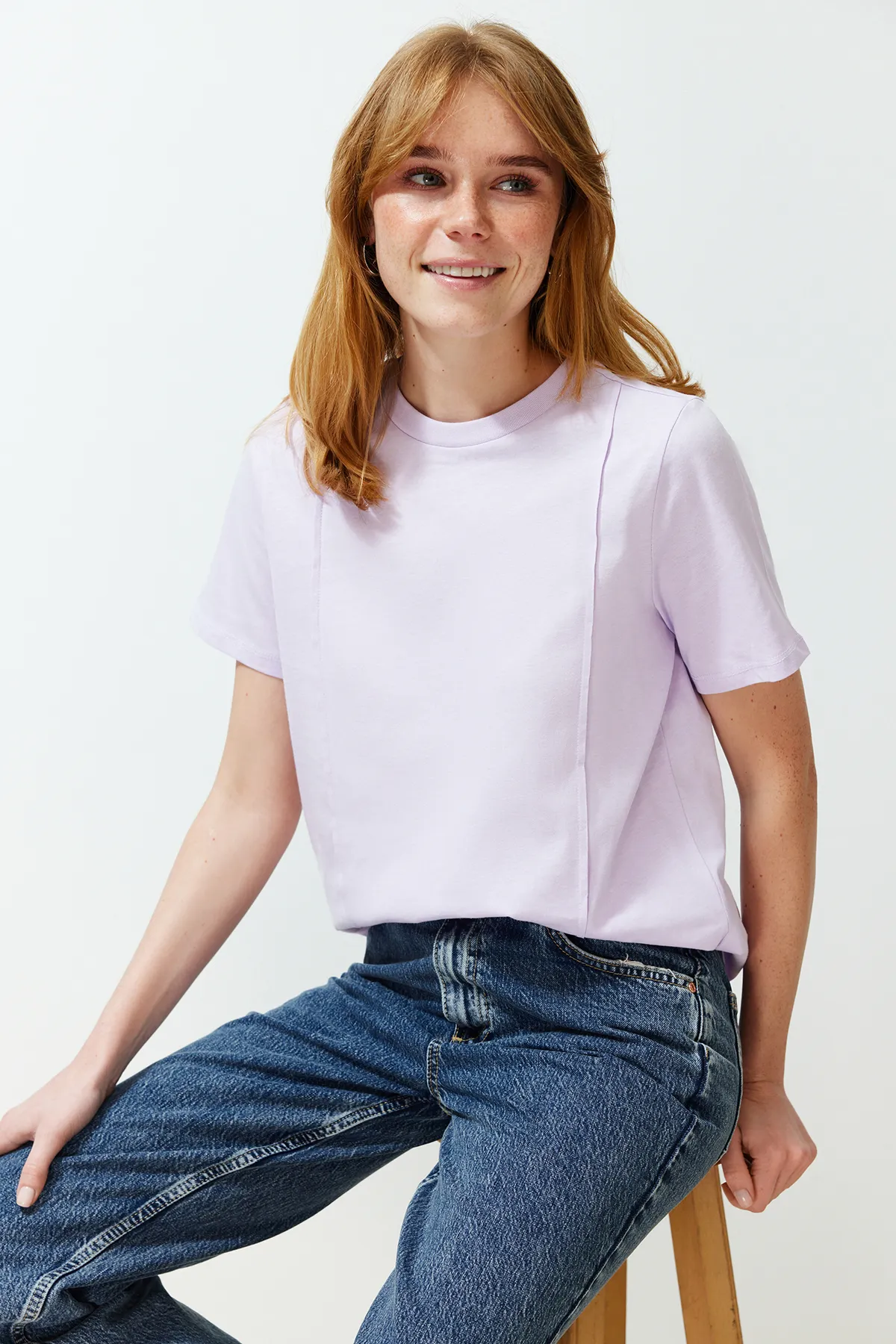 Trendyol Collection  Lilafarbenes, geripptes, reguläres Strick-T-Shirt mit Rundhalsausschnitt TWOSS24TS00050