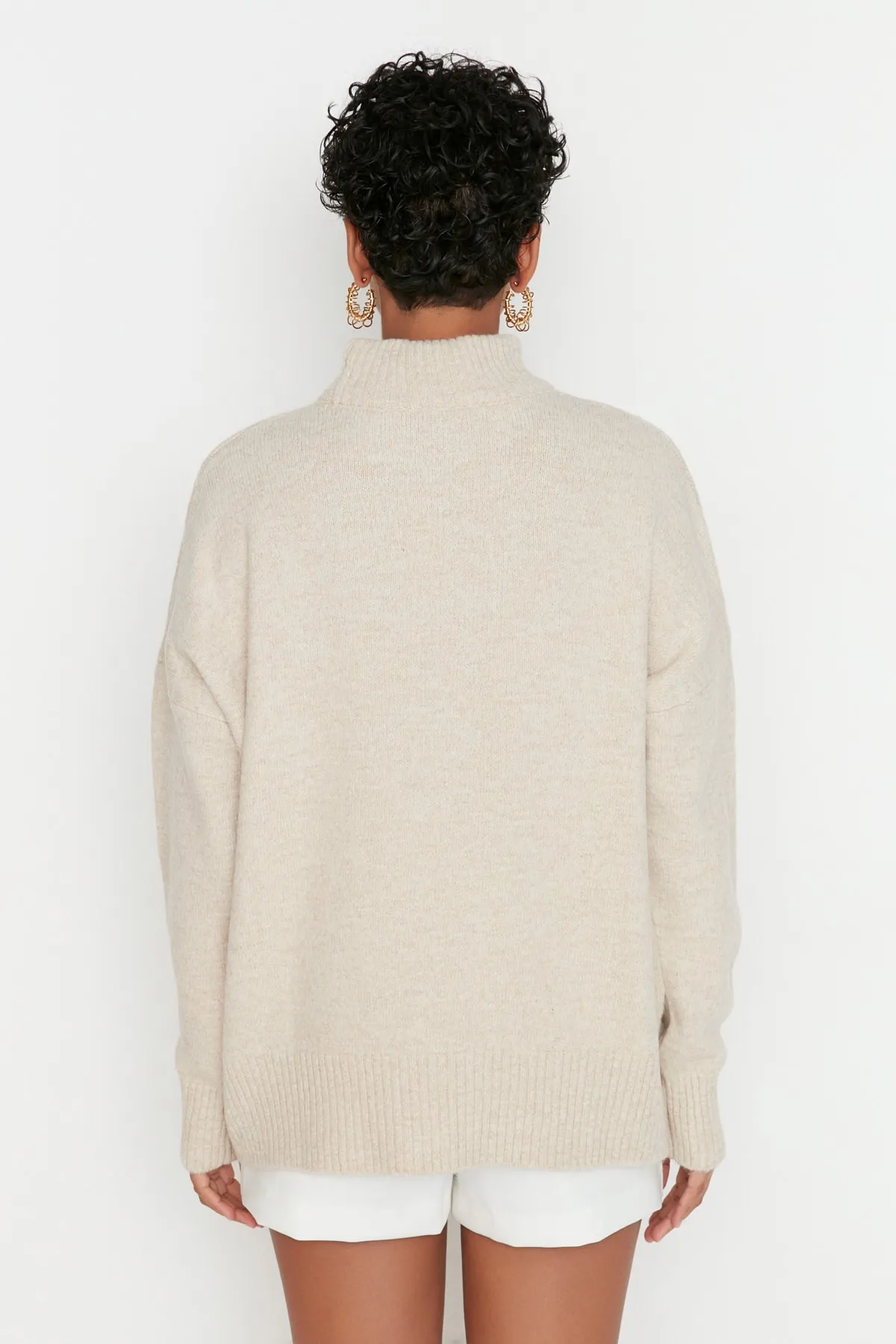 Trendyol Collection  Stone Wide Fit Weicher strukturierter Strickpullover mit Stehkragen TWOAW23KZ00469