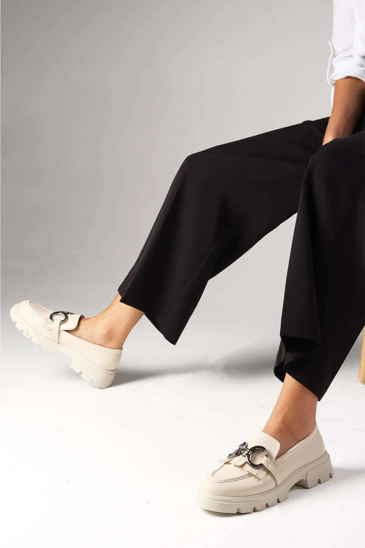 Mio Gusto  Suzi Beigefarbene Damen-Loaferschuhe mit dicken Sohlen