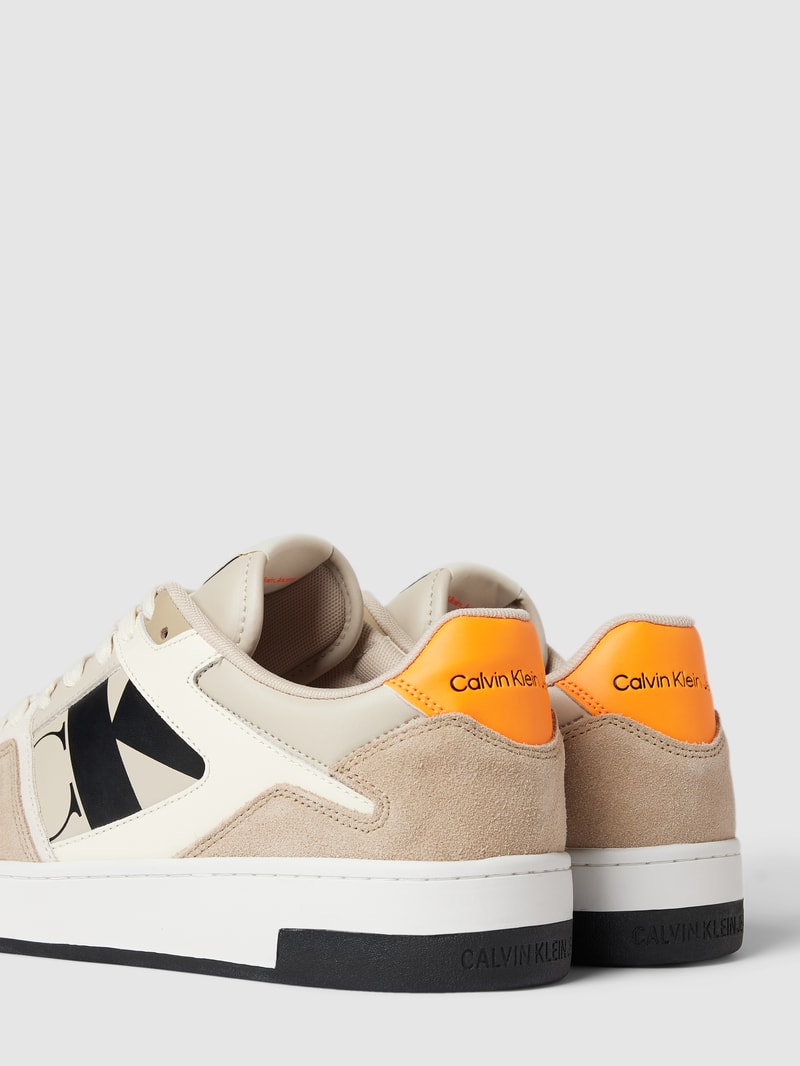 Sneaker mit tonalem Besatz Modell 'BASKET' in beige