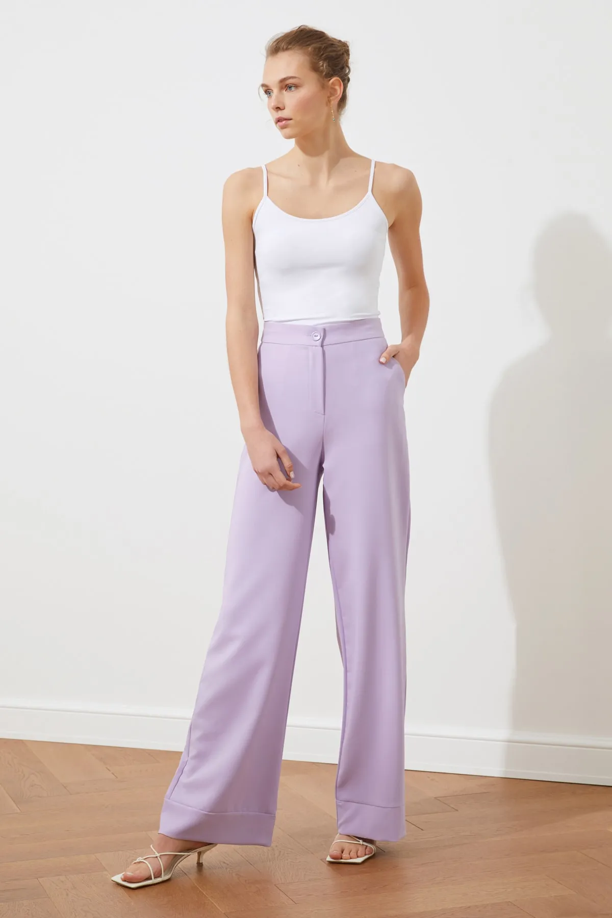 Trendyol Collection  Fliederfarbene Hose mit weitem Bein/Webhose mit weitem Bein TWOSS19ST0179