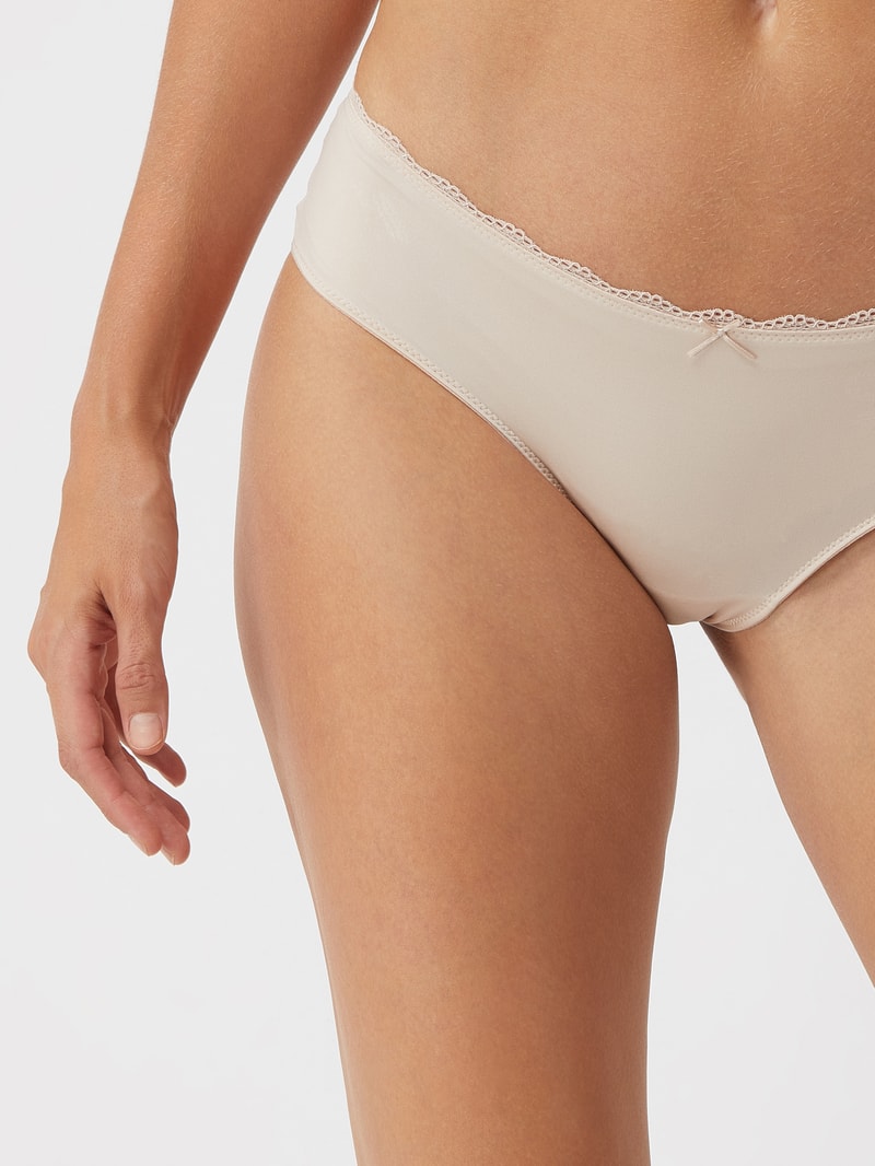 Hipster mit Spitzeneinsatz in beige