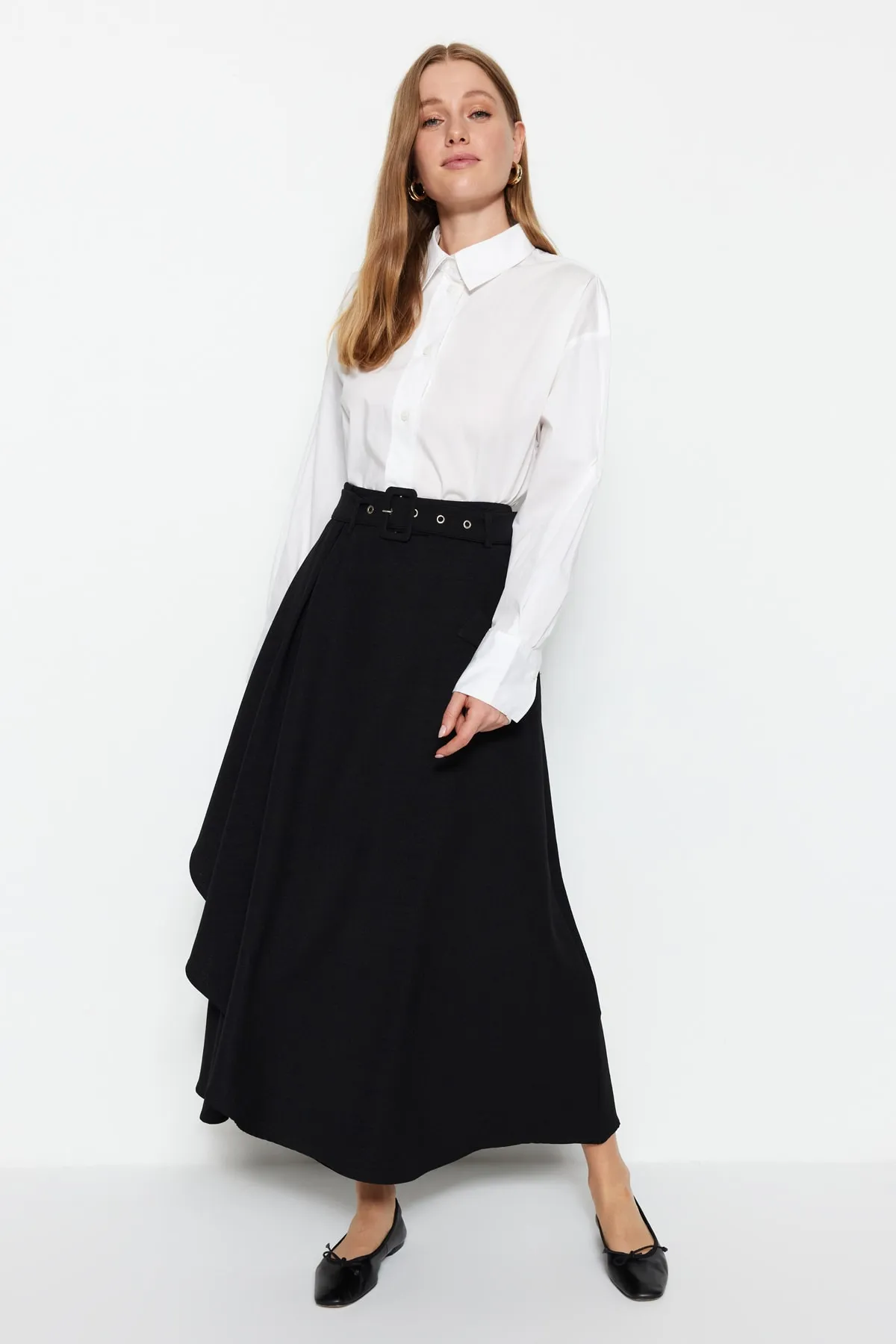 Trendyol Modest  Schwarzer zweireihiger gewebter Rock mit Gürtel TCTSS23EE00017