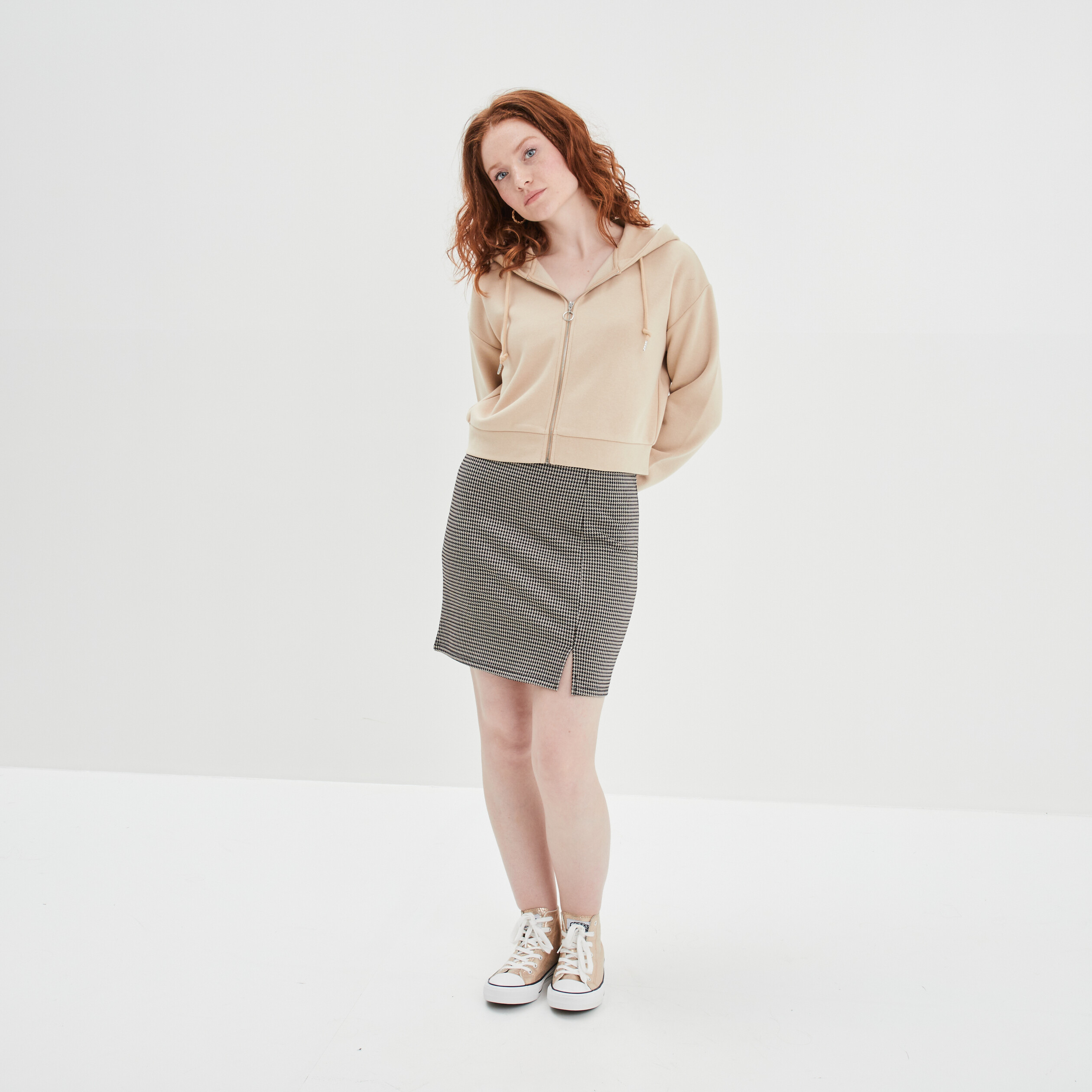 Sweat zippé à capuche court sable femme | La Halle