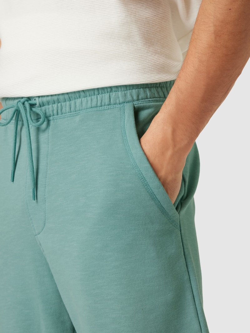 Shorts mit seitlichen Eingrifftaschen in helltürkis